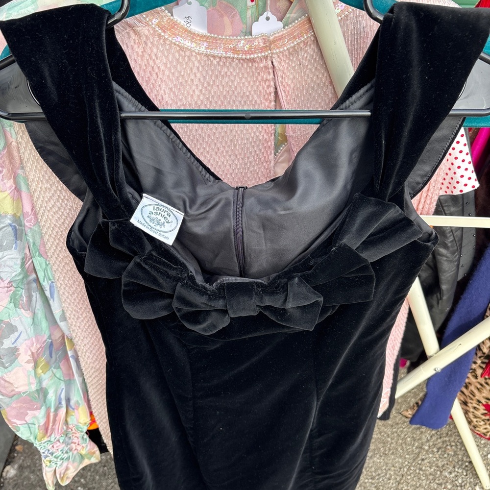 Classic Black Velvet Bow Dress - Picture 3 of 4